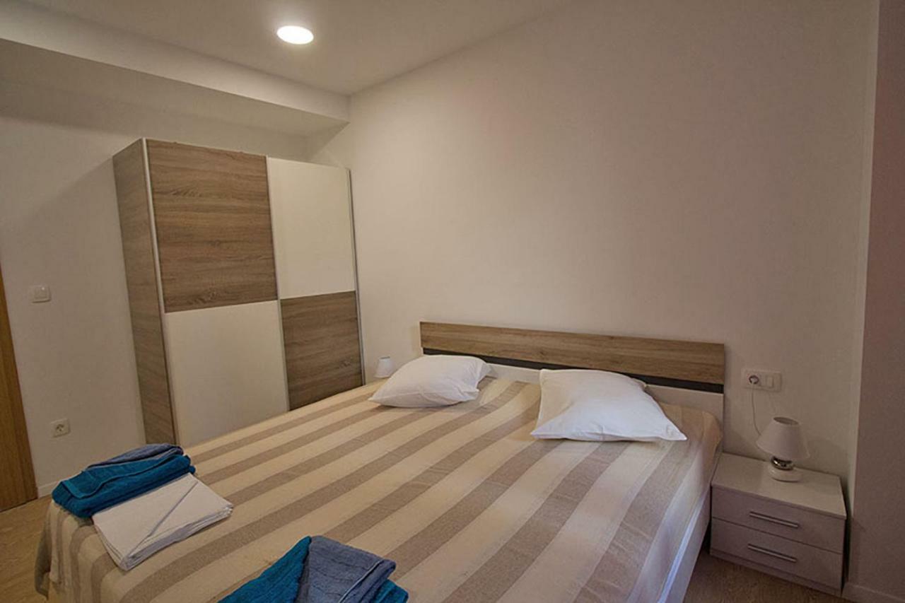 Apartment Carlitos Карлобаг Екстериор снимка